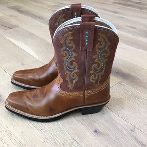 Ariat Women’s cowboy boots size 9.5 NWOT